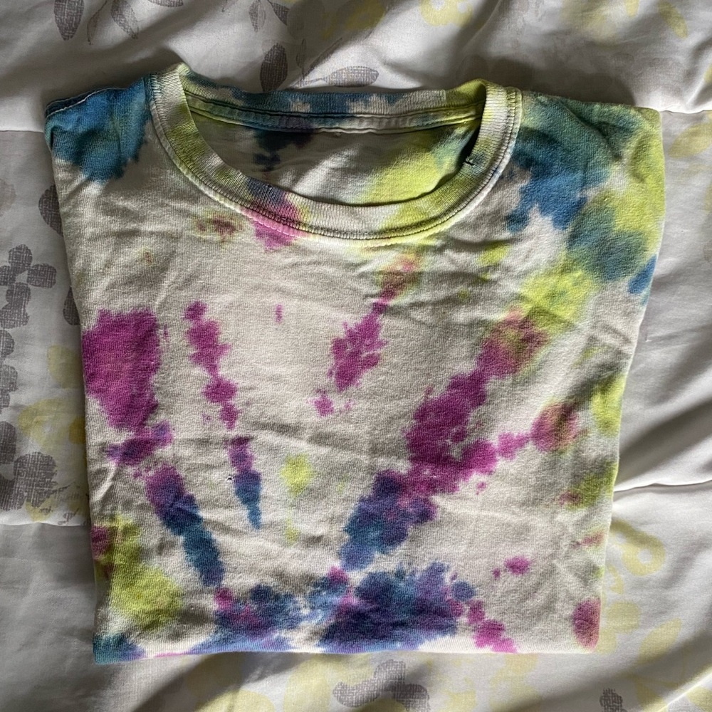 tie-dye t-shirt